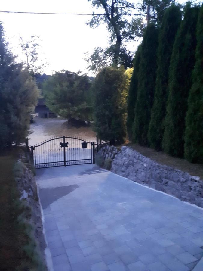 Studio Apartman Firdaus-Bihac, Dobrenica Bb Eksteriør billede